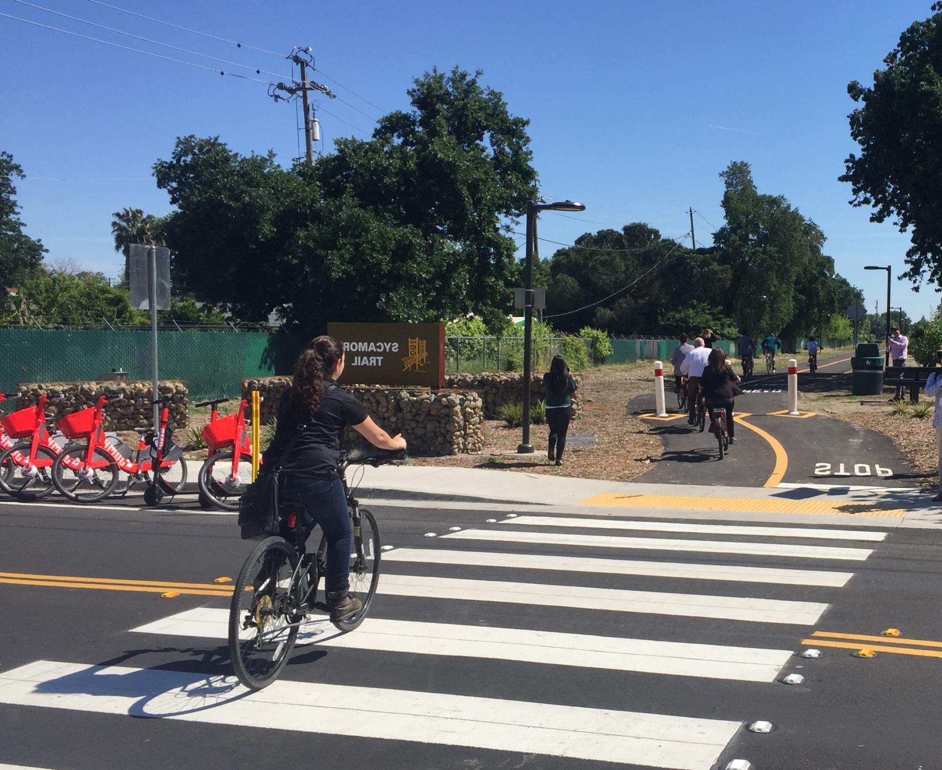 Image of Bicyclists crossing the road onto Sycamore Trail